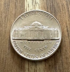 1981 D UNCIRCULATED JEFFERSON NICKEL ** FREE SHIPPING **
