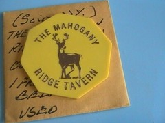 TOKEN PLASTIC SCIO NY THE MAHOGANY RIDGE TAVERN 1 FREE BOTTLE BEER LARGE YELLOW
