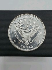 Vintage 1984 Parliament Shield 1 Oz .999 Fine Silver Round Eagle