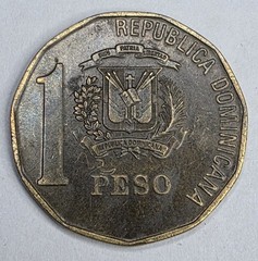 2015 Dominican Republic 1 One Peso – Circulated Brass Plated Steel World Coin